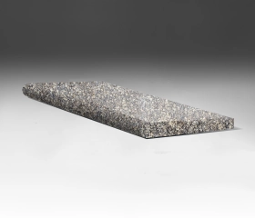 Накладная прямая ступень 1200*350*30, м/р: Малыгинское(полированная, полированная фаска 5*5 и торец по одной стороне)