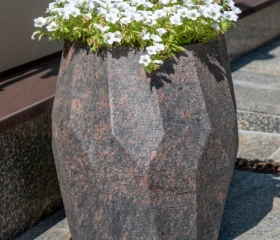 Вазон гранитный Гармония